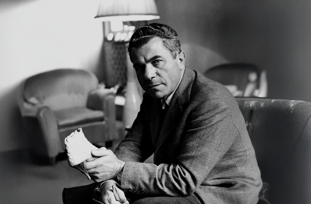 Точка опори: чому [зірки] обожнюють взуття FERRAGAMO